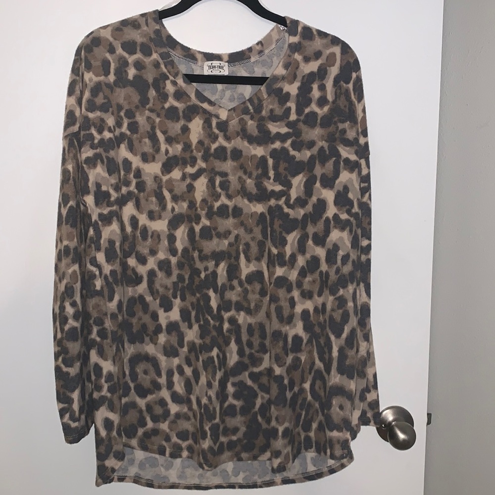 Texas True Threads - Women’s Size L - Leopard Print Tunic